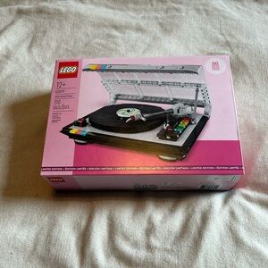 Lego retro record player 40699 NWT